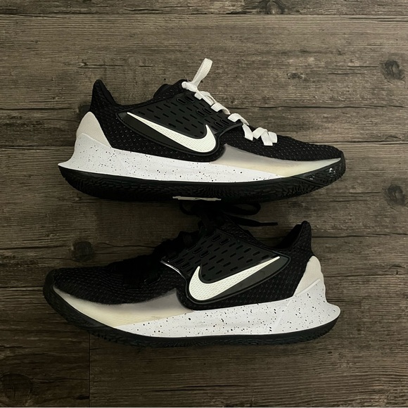 NIKE KYRIE 2 LOW Black and White Size 8.5 Men’s & Womens - Picture 6 of 10